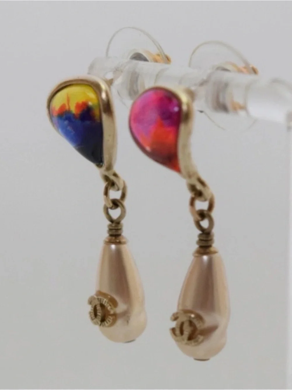 CHANEL earrings vibrant